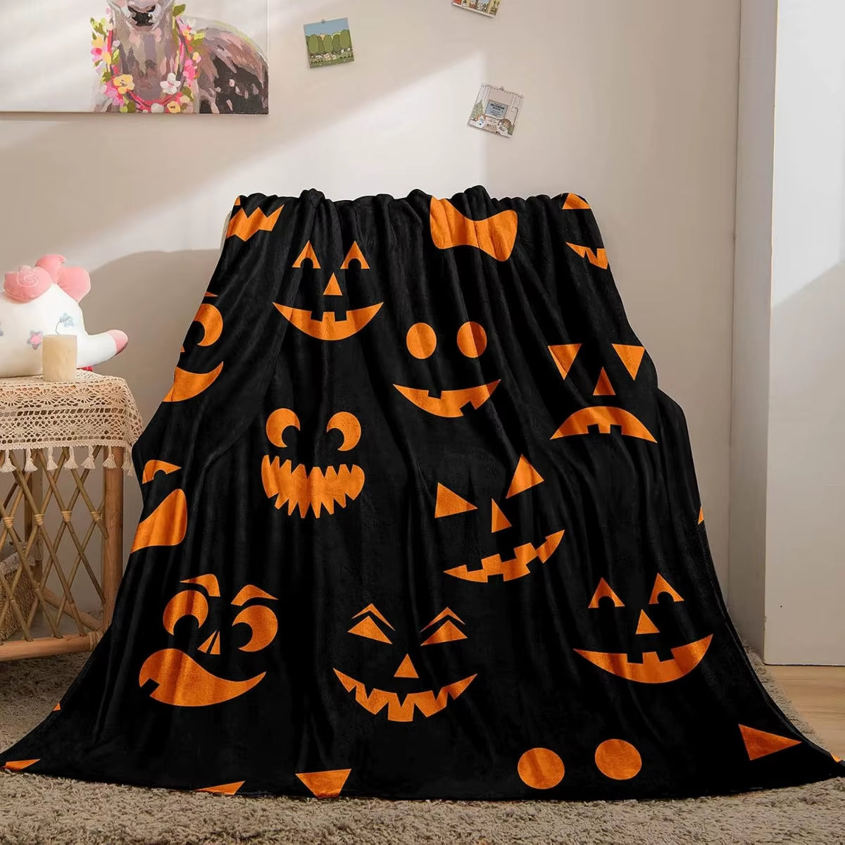 Cozy Halloween Throw Blanket - Soft Fleece for Adults & Kids, Perfect for Living Room or Bedroom!